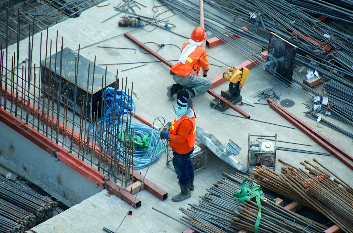 Global Consulting UAE HSE Safety Engineers and Consultants on site